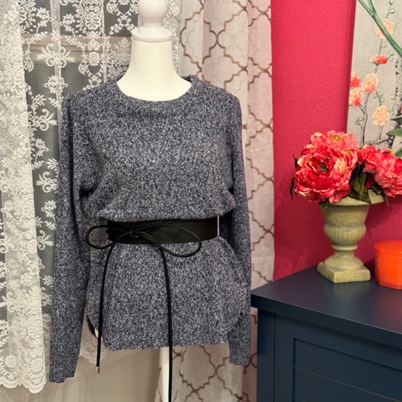 pink clover sweater - Picture 4 of 4